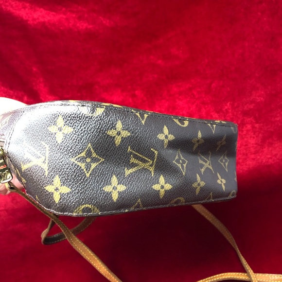 Authentic Louis Vuitton crossbody bag - Picture 4 of 15